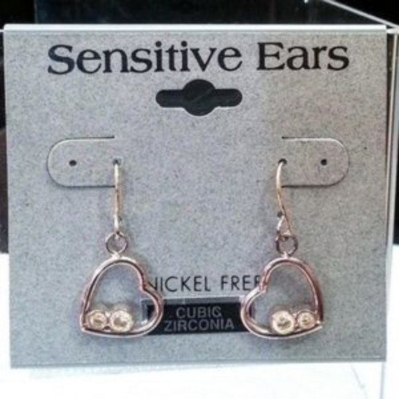 Sensitive Ears dangle heart shape 2 cz earrings - Picture 2 of 4